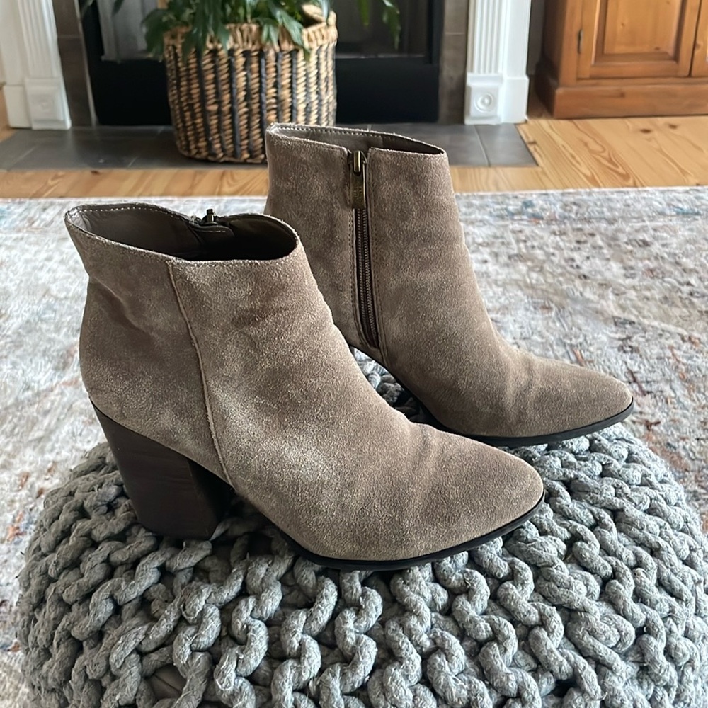 Grey/brown bootie with heel